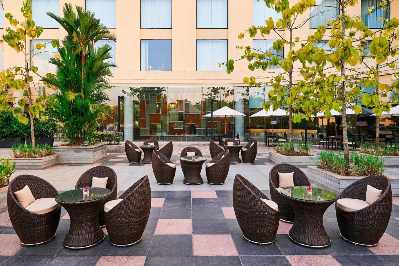 होटल Courtyard By Marriott Kochi Airport 5*