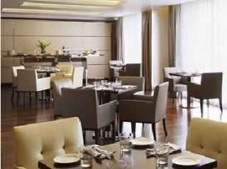 होटल Courtyard By Marriott Kochi Airport 5*